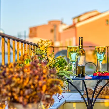 Chanialiving Venetian Luxury House-near Plaza Parking Casa vacanze *